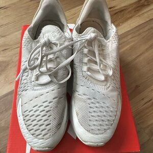 Nike Air Max 270 white